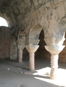 Colonnade de la citerne, Ayatekla.