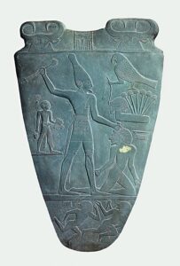 Palette de Narmer, découverte à Nekken. 