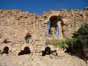 Murailles édifiées sous Justinien. Les arches permettaient l'écoulement de l'eau. Credits : Procopius, CC by SA.