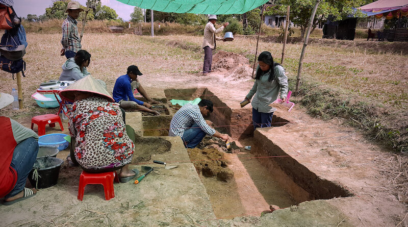 Fouilles d'une fonderie médiévale à Angkor