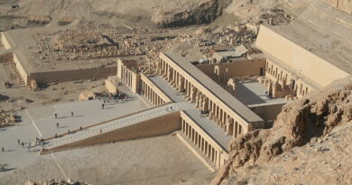 Vue du temple funéraire d'Hatchepsout à Deir el-Bahari