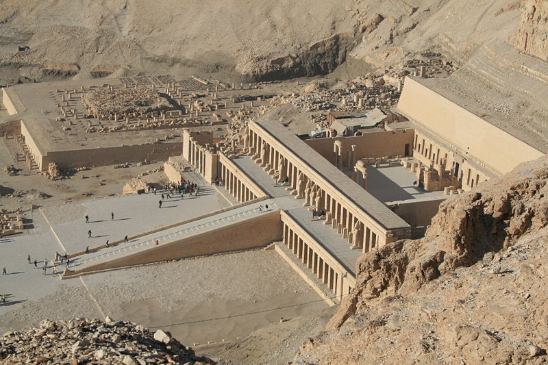 Vue du temple funéraire d'Hatchepsout à Deir el-Bahari