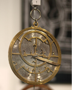 Un exemple d'un astrolabe complet, dit de Jean Fuscaris, 1400.