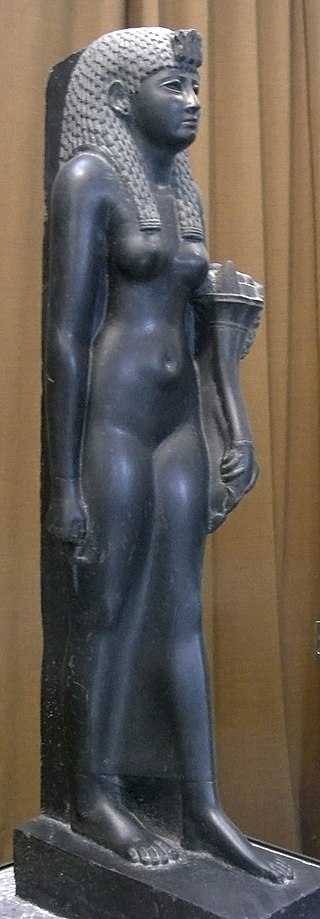 Statue Cléoâtre en déesse égyptienne