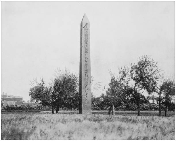 Vue ancienne de l'obélisque de Sésostris Ier à Héliopolis