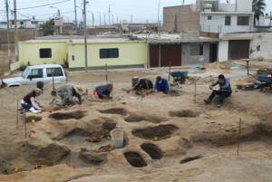 fouilles-site-sacrifice-humain-chimu-perou