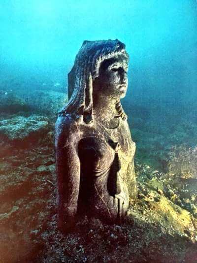 statue-reine-thonis-heraklion