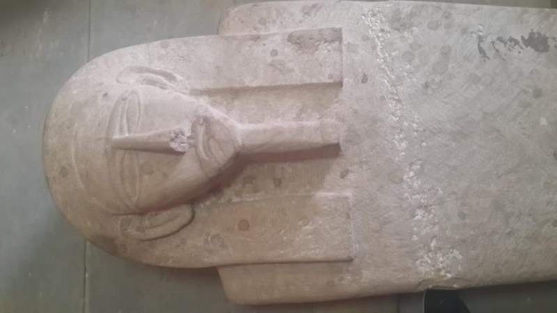 couvercle-sarcophage-anthropomorphe-basse-epoque-assouan