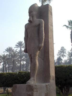 colosse-ramses-ii-memphis-egypte