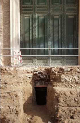 entree-tombe-romulus-forum-romain-decouverte-archeologique