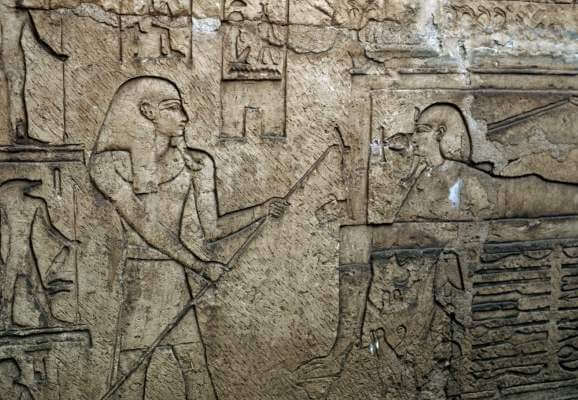 Bas-relief de la tombe de Shoshenq III à Tanis, Egypte