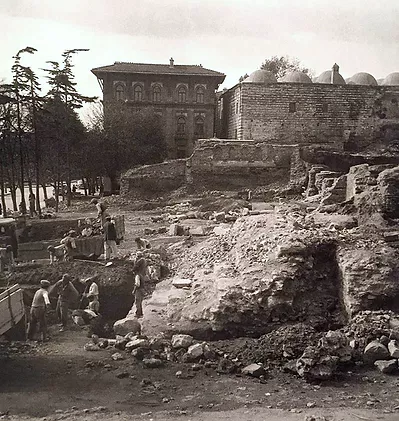 Fouilles archéologiques à Istanbul et découverte des vestiges byzantins de l'hippodrome de Constantinople.