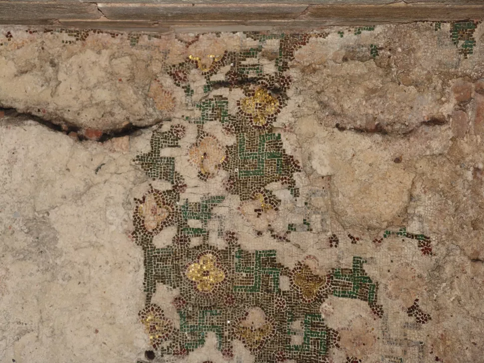 Mosaïque aux svastikas trouvée par les archéologues à Sainte-Sophie.