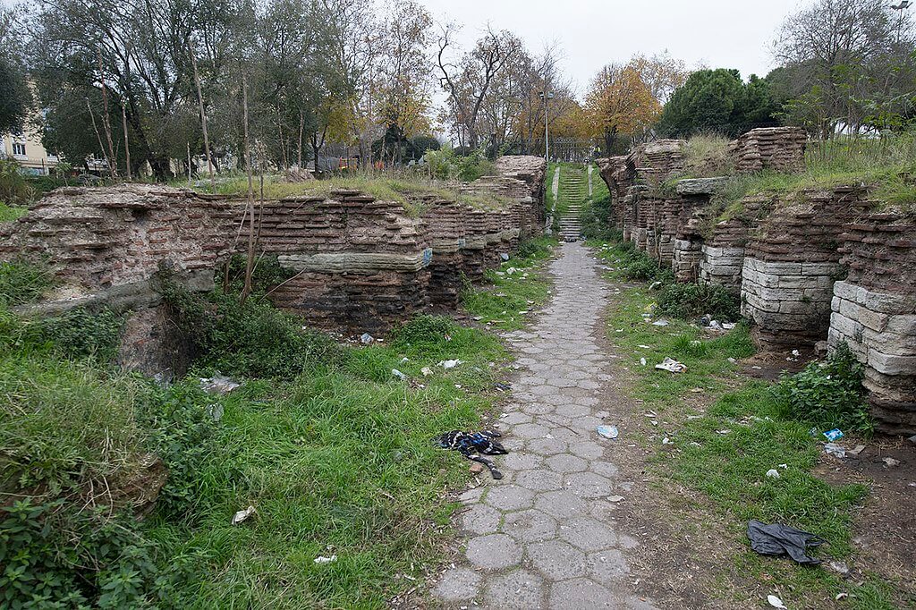 Vestiges byzantins de l'église Saint-Polyeucte à Istanbul.
