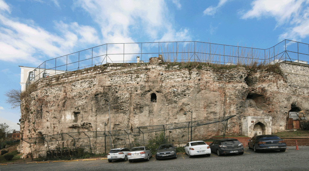 Les vestiges de l'hippodrome de Constantinople, visibles à Istanbul.