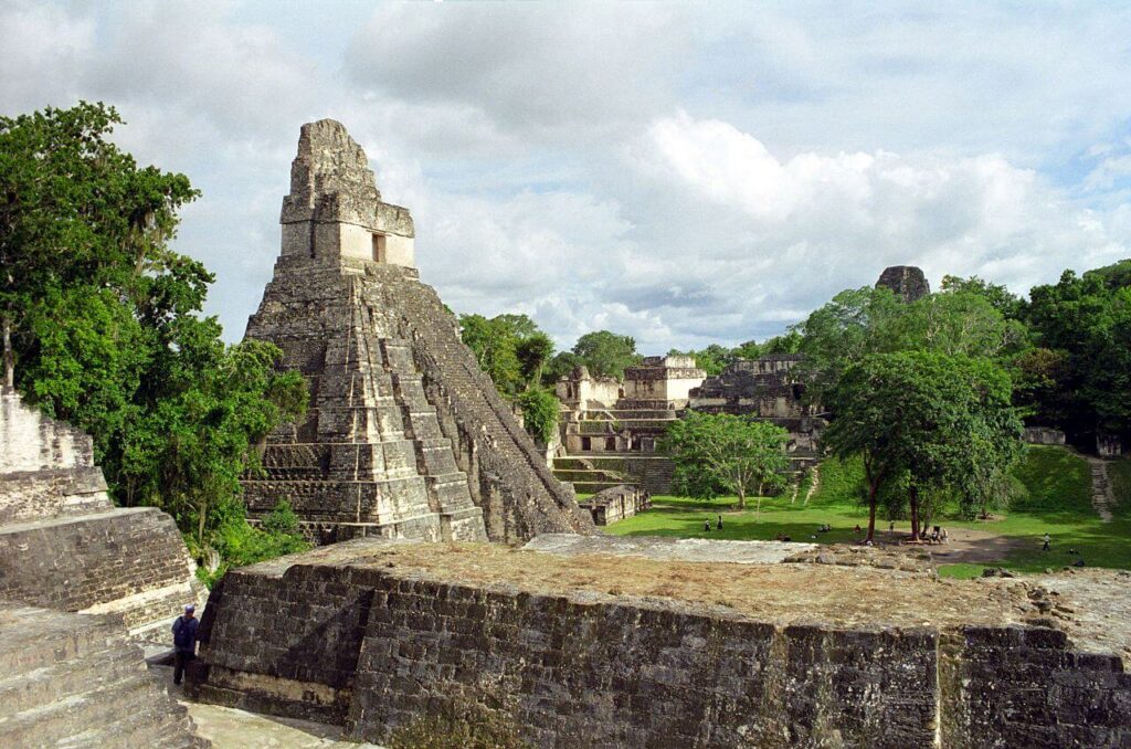 Tikal au Guatémala, un grand site archéologique de la civilisation maya et de l'Amérique précolombienne