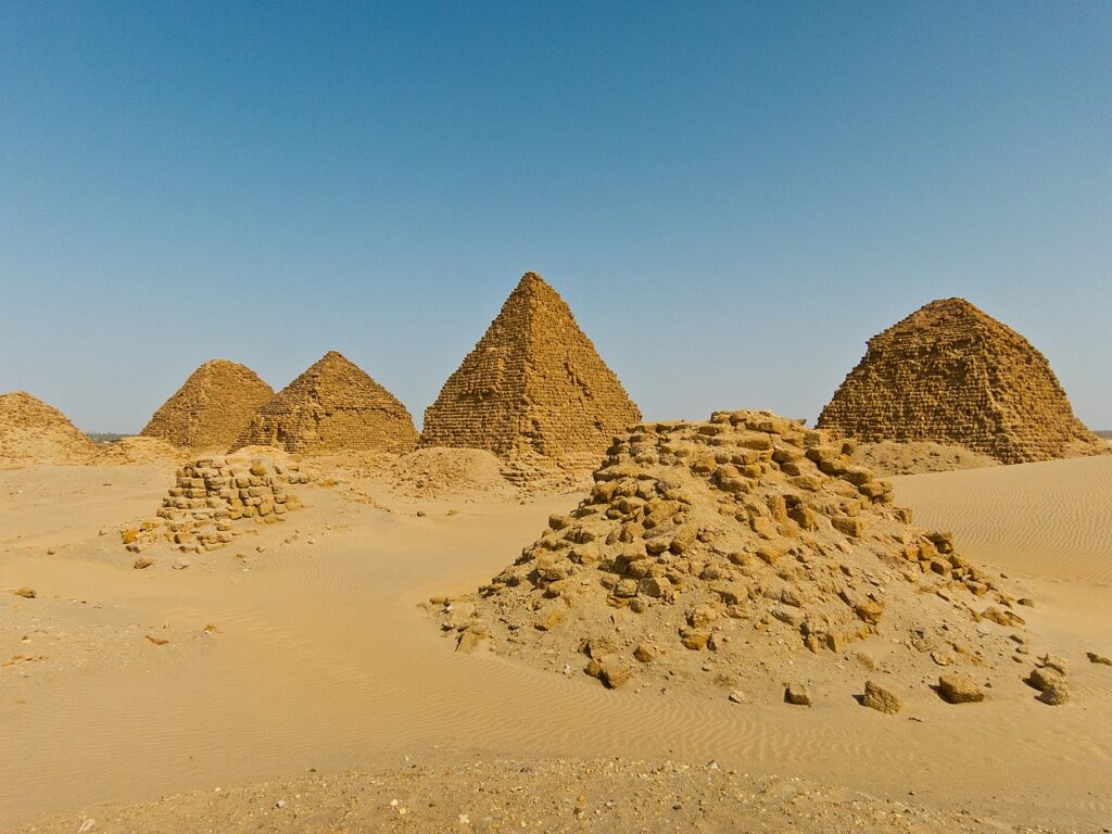 Vue partielle des pyramides de Nuri au Soudan