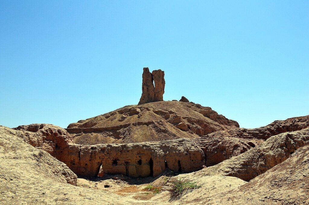 Ruines de la ziggurat du temple de Nabu à Borsippa.