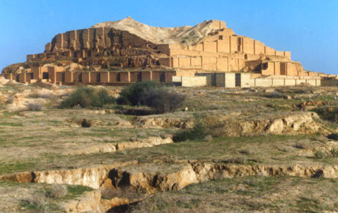 Ziggurat élamite de Chogha Zanbil, Iran.