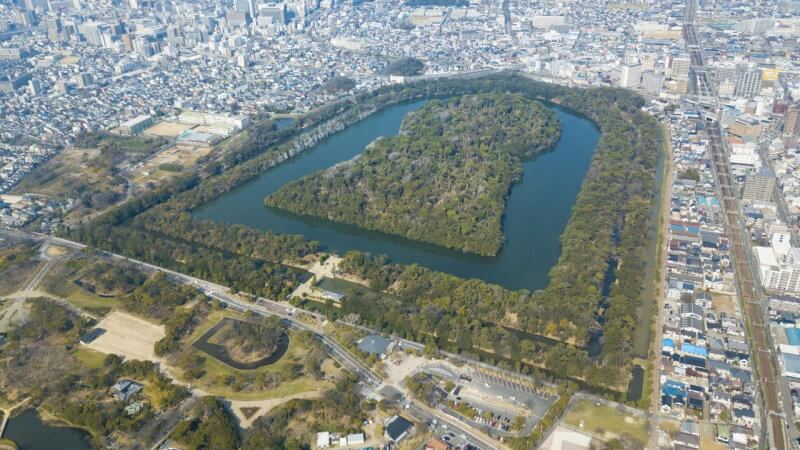 Vue aérienne du Daisenryo Kofun, considéré comme la tombe de l'empereur Nintoku