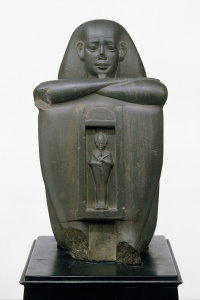 Statue du gouverneur de Saïs Psamtikseneb, temple d'Osiris de Saïs, aujourd'hui au Metropolitan Museum de New-York