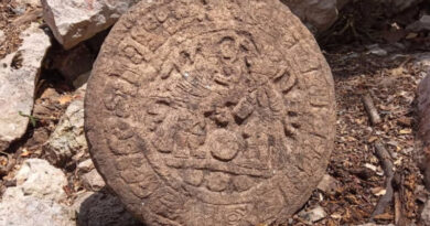 pierre gravée jeu de balle maya
