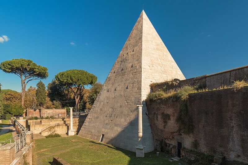 Pyramide de Cestus à Rome.