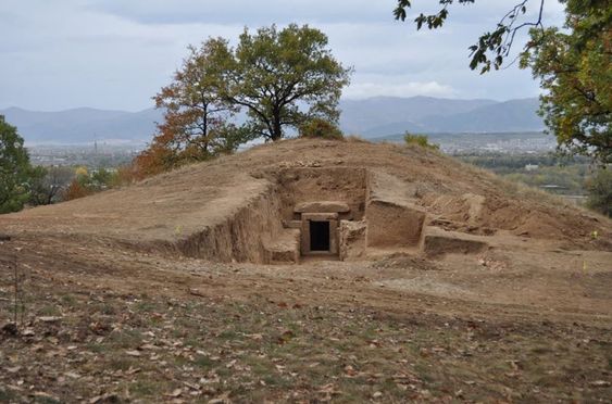 Tumulus de Buzovgrad près de Stara Zagora, Bulgarie.