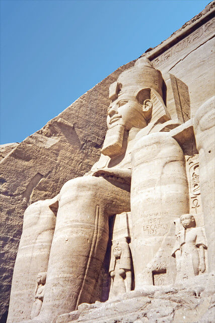 Colosse de gauche du grand temple d'Abou Simbel.