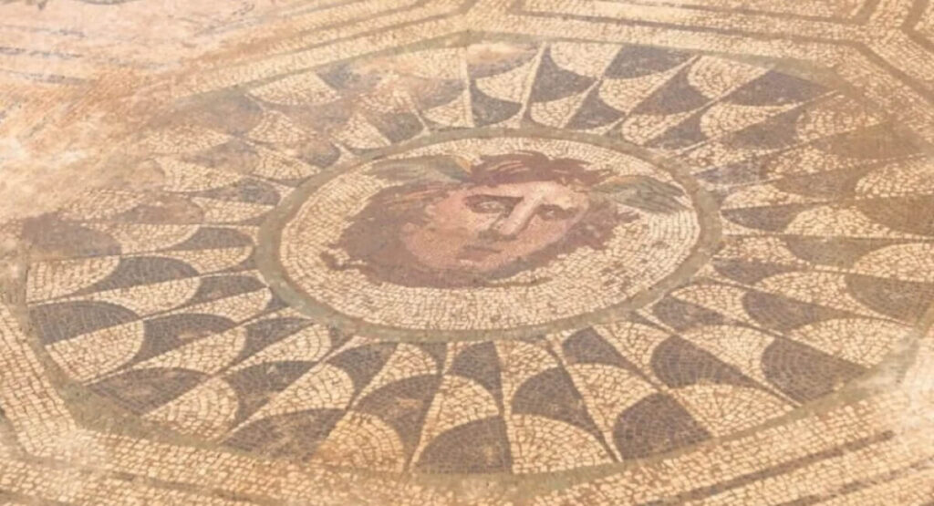 Mosaïque de Méduse dans une domus de Mérida