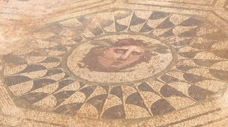 Mosaïque de Méduse dans une domus de Mérida
