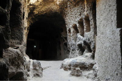 Nécropole de Tounah el-Gebel, catacombes.