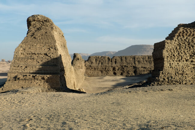 Vue de l'enclos de Shunet el-Zebib, près d'Abydos