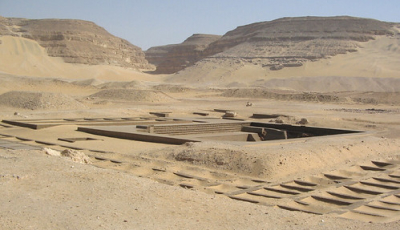 Tombe de Den ou Oudimou, Iere dynastie dans le cimetière B à Oumm el-Qu'ab, près d'Abydos
