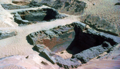Tombe du pharaon Hor-Aha et de ses trois fosses.