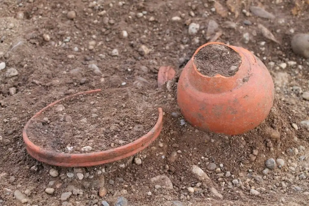 Découverte de poteries dans un village celte et romain