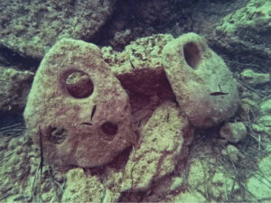 Achéologie sous-marine, ancres de l'apoque archaïque près de Syracuse