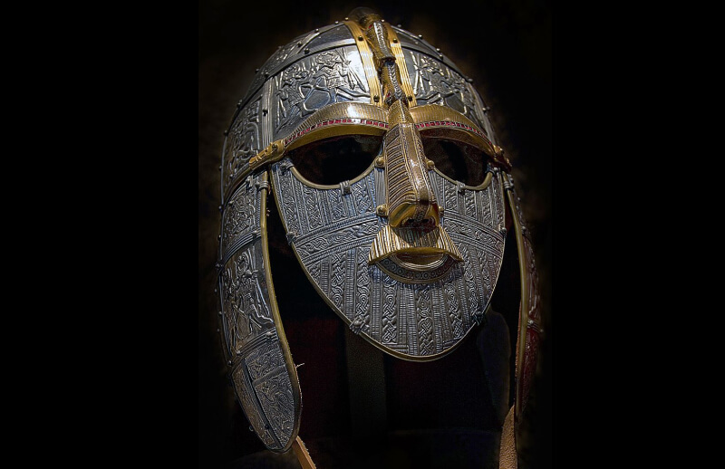 Casque découvert dans la nécropole royale des rois d´Est-Anglie a Sutton Hoo