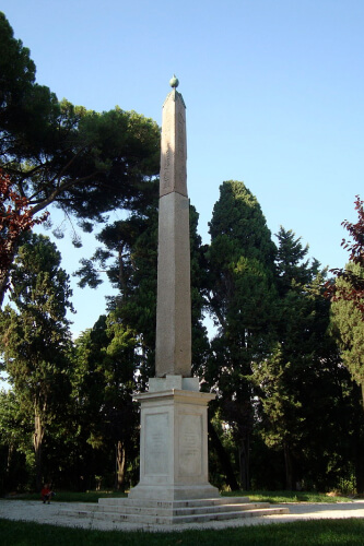 Obélisque de Ramsès II pour Héliopolis, aujourd'hui remonté à la Villa Celimontana à Rome.