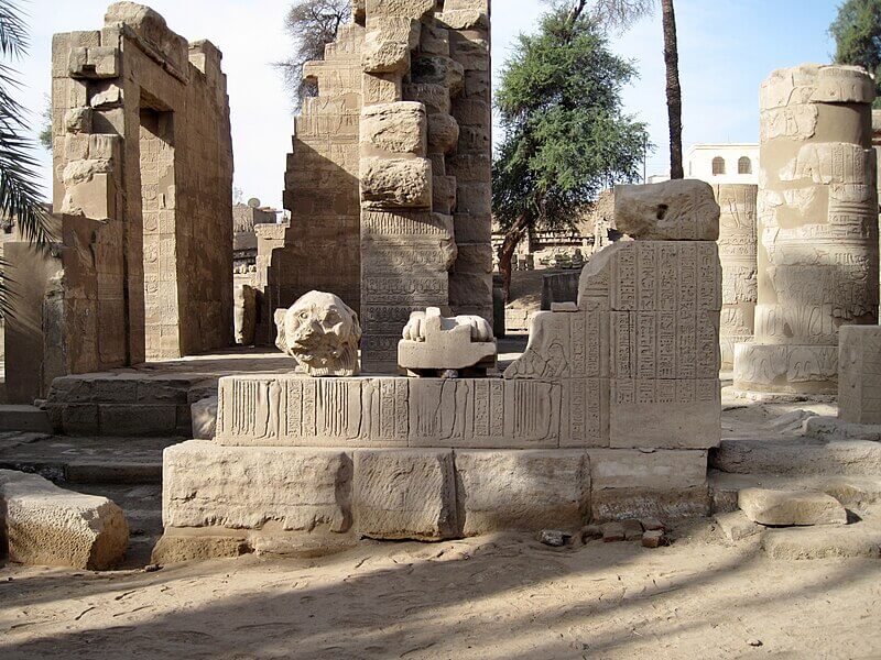 Ruines du temple ptolémaïque de Montou, sur le site archéologique d'El Tod