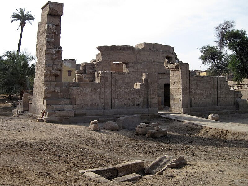 Ruines du temple ptolémaïque de Montou, sur le site archéologique d'El Tod
