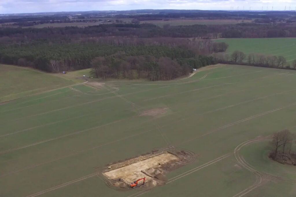 Site des fouilles de la grande salle de Seddin