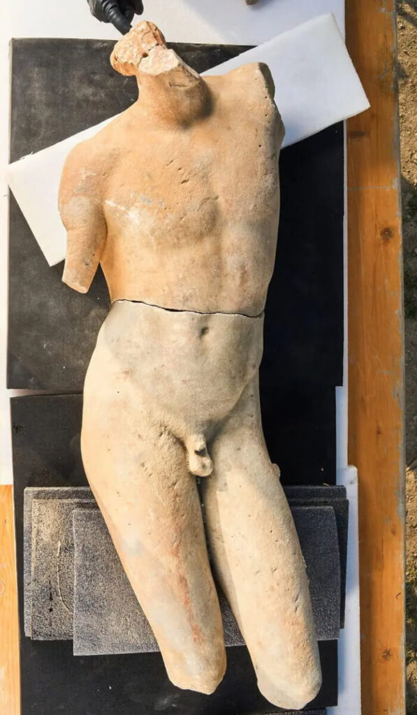 Statue d'Apollon Stauroctonos découverte à San Casciano dei Bagni