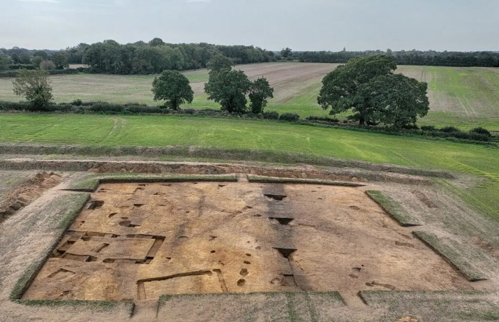 Temple du royaume angle d'Est-Anglie découvert près de Sutton Hoo en Angleteree