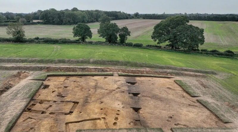 Temple du royaume angle d'Est-Anglie découvert près de Sutton Hoo en Angleteree