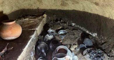 Contenu d'une tombe étrusque intacte d'une nécropole de l'ancienne cité de Vulci