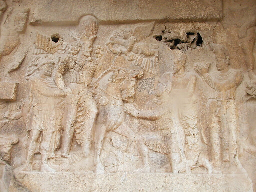 Shapour Ier triomphant des empereurs romains, bas-relief de Bishapour en Iran