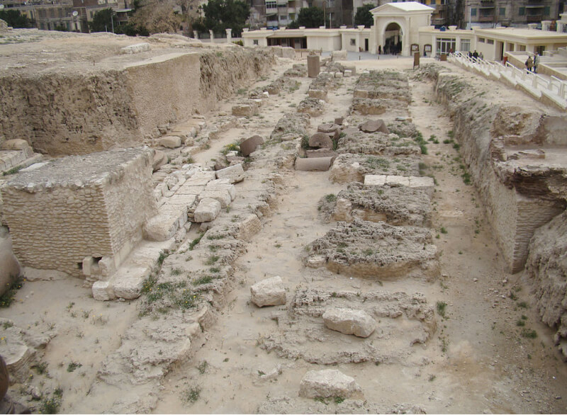 Les ruines du Serapeion d'Alexandrie, complexe sacré consacré au dieu Sérapis