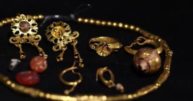 Bijoux de la nécropole romaine fouillée en 2023 près de Tarquinia