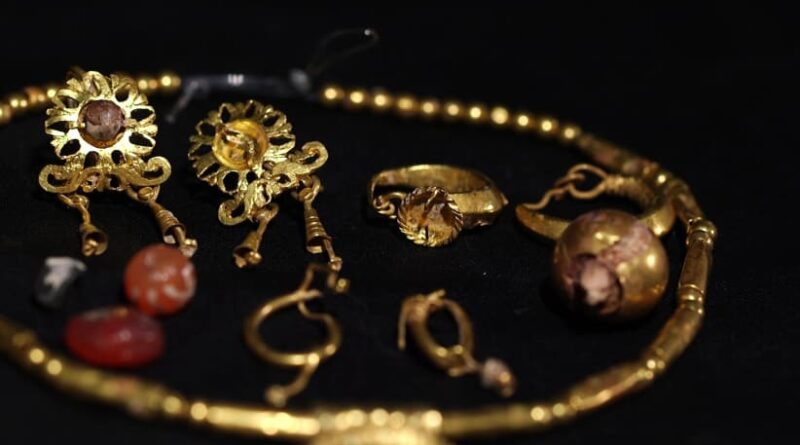 Bijoux de la nécropole romaine fouillée en 2023 près de Tarquinia